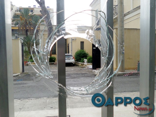 «Εκρηκτικό» μήνυμα αγνώστων σε Καλαμάτα και Μυστρά με σφραγίδα το Δελφικό Έψιλον (φωτογραφίες)