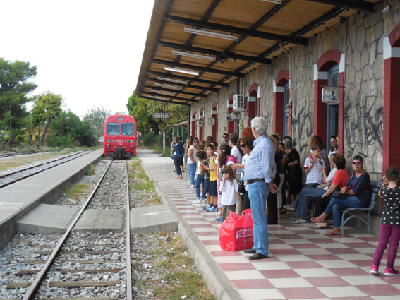 Πράσινο & Μωβ: Να μείνει ζωντανή η σιδηροδρομική γραμμή προς το αεροδρόμιο και τη Μεσσήνη