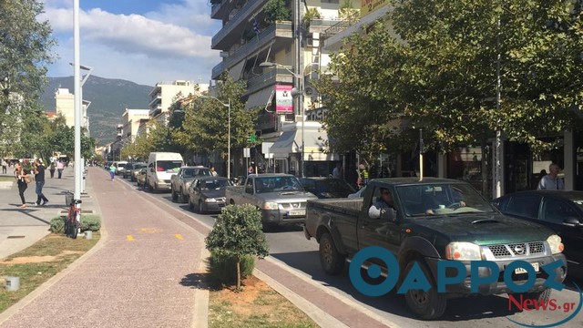 Οι αγρότες μπήκαν στην Καλαμάτα (φωτογραφίες και βίντεο)