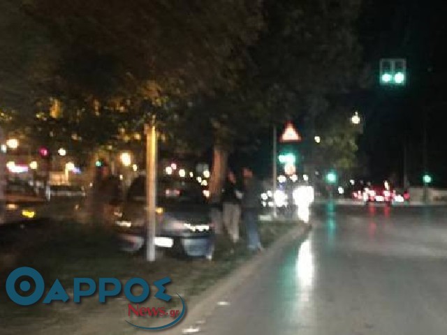 Αυτοκίνητο έπεσε σε κολώνα στο Μέγαρο Χορού