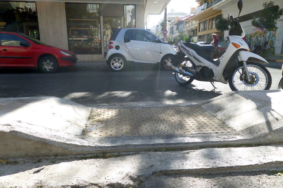 Ιστορίες καθημερινής τρέλας στην Καλαμάτα… (φωτογραφίες)