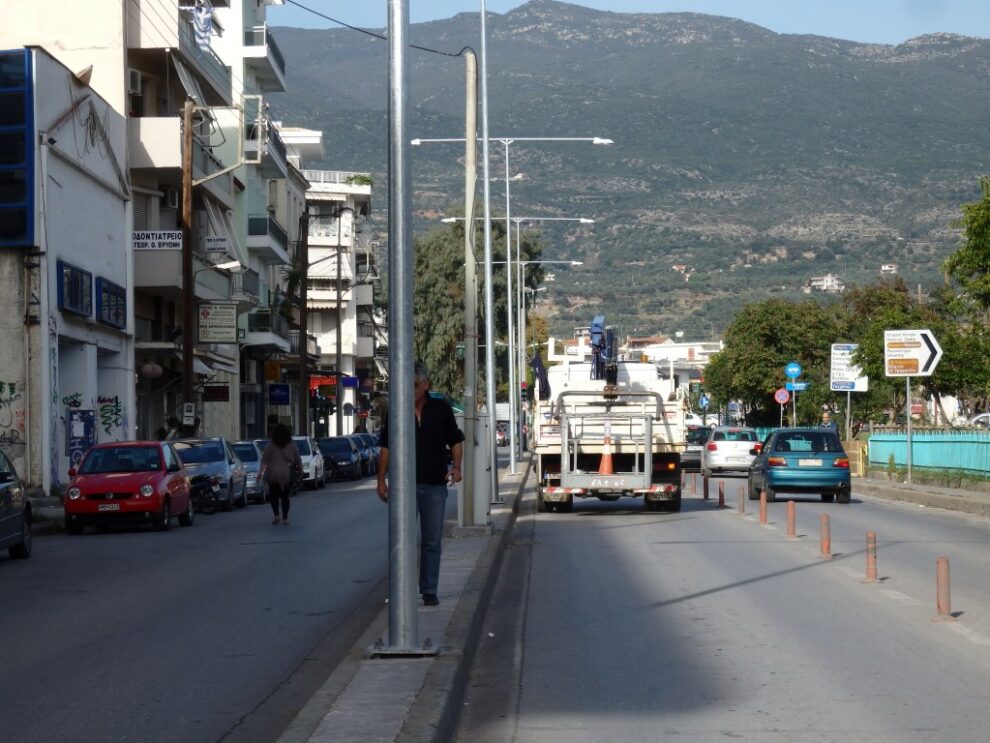 Νέοι ιστοί και φωτιστικά σώματα στην Καλαμάτα