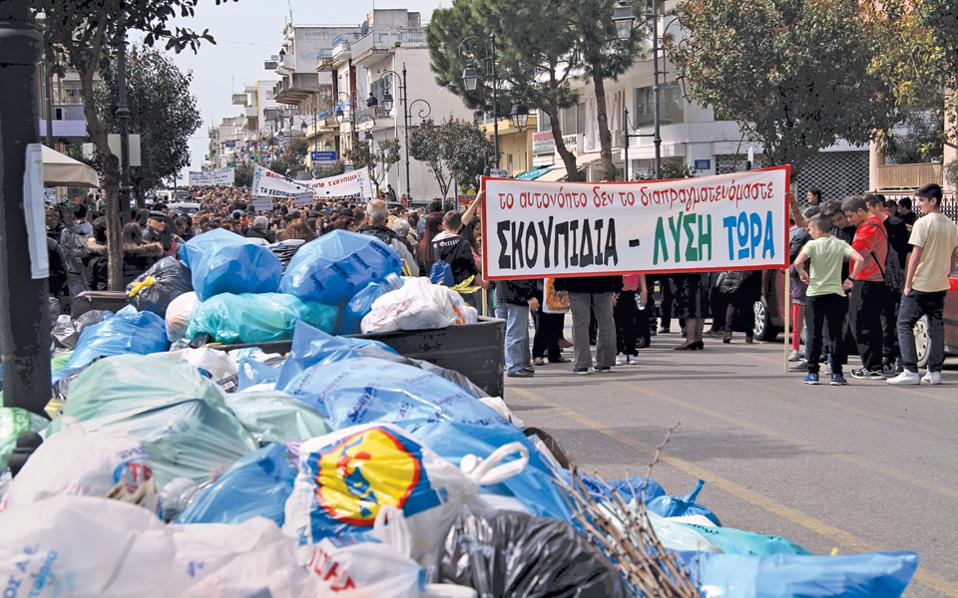 Μετωπική για τα σκουπίδια στην Πελοπόννησο – Υπουργοί & Δήμαρχοι κόντρα στην περιφέρειας