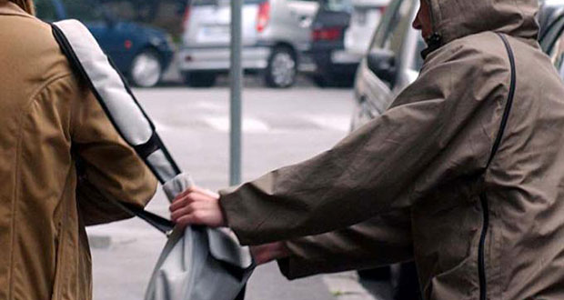 5 χρόνια κάθειρξης σε Αλγερινό που  γρονθοκόπησε γυναίκα και πήρε τις τσάντες της