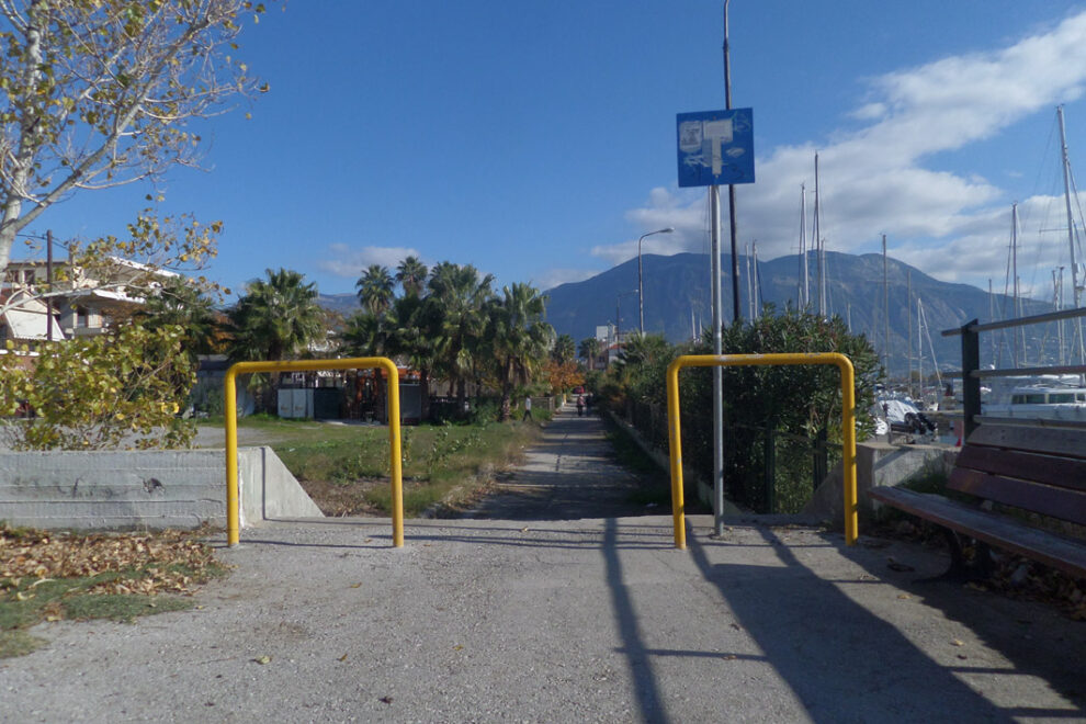 Επικίνδυνα σκαλοπάτια στη Μαρίνα