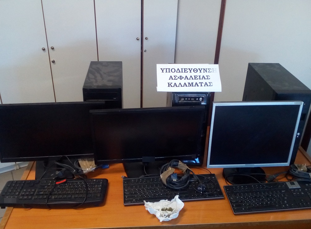 4 άτομα με χειροπέδες από τη χθεσινή έφοδο αστυνομικών σε καφετέρια στο κέντρο της Καλαμάτας