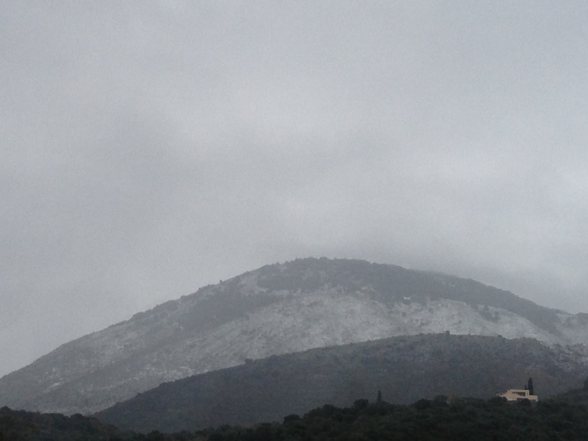 Χιόνι στα βουνά της Τριφυλίας! (φωτογραφίες)