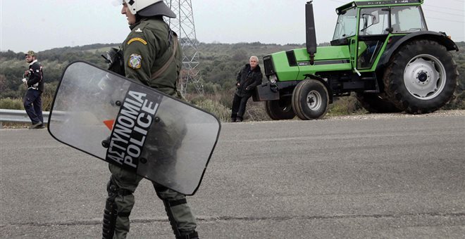 Μπλόκο στα μπλόκα των αγροτών  επιχειρεί να βάλει η κυβέρνηση