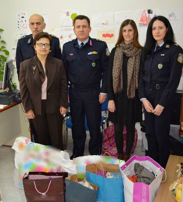 Αστυνομικοί από την Πελοπόννησο ενίσχυσαν φιλανθρωπικά ιδρύματα