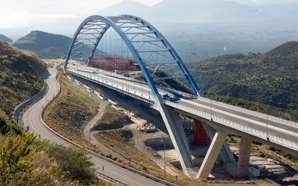 Βράχος 10 τόνων έπεσε στην παράκαμψη Τσακώνας – Από θαύμα δε θρηνήσαμε θύματα