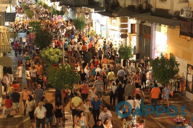 Κόκκινη… πριν από τη Λευκή Νύχτα στην Καλαμάτα