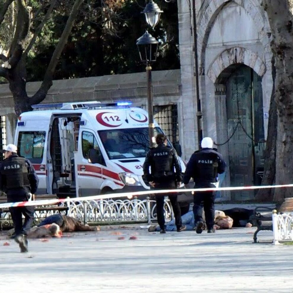 10 νεκροί και αρκετοί τραυματίες κοντά στην Αγιά Σοφιά – Φωτιά και σε ξενοδοχείο στην Κωνσταντινούπολη