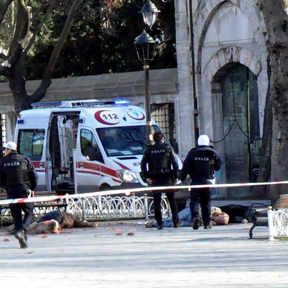 10 νεκροί και αρκετοί τραυματίες κοντά στην Αγιά Σοφιά – Φωτιά και σε ξενοδοχείο στην Κωνσταντινούπολη