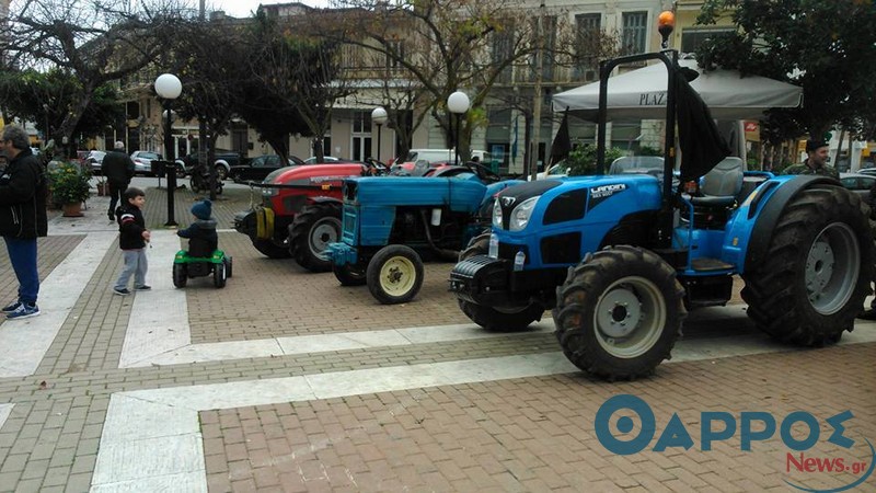 Στην πλατεία των Γαργαλιάνων τα τρακτέρ των αγροτών έτοιμα για τη Μεσσήνη!