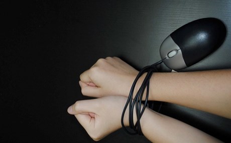 Εκβίαζαν ζευγάρι ότι θα δημοσιεύσουν βίντεο με προσωπικές στιγμές του