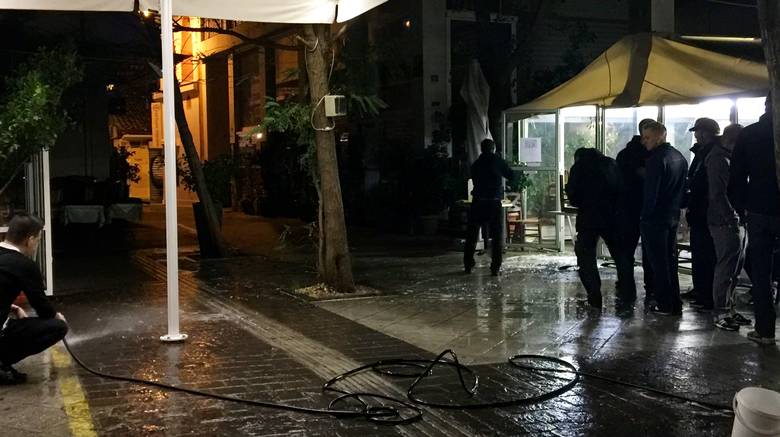 Γυαλιά – καρφιά το Μοναστηράκι! Έλληνες αντιφασίστες και Γερμανοί ακροδεξιοί έπαιξαν άγριο ξύλο – Πέντε τραυματίες