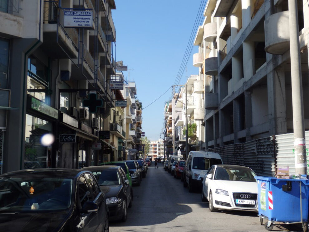 Προς πεζοδρόμηση όλη η οδός Ιατροπούλου