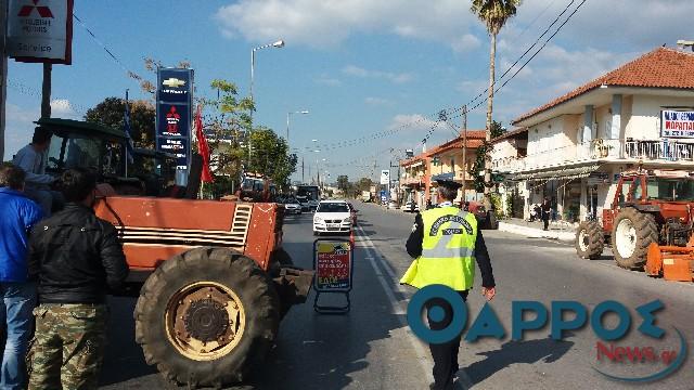 Αθίγγανος έπεσε  πάνω σε τρακτέρ στο μπλόκο Ασπροχώματος