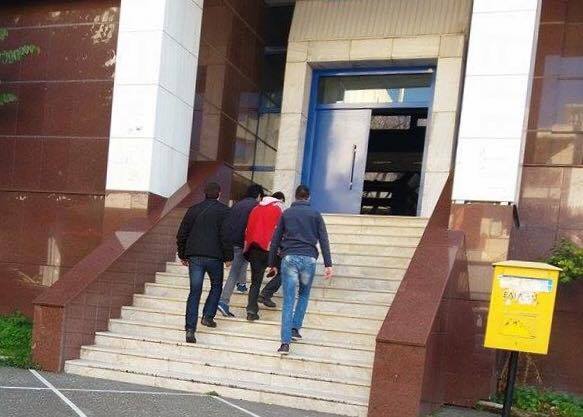 Ελεύθεροι με περιοριστικούς Πακιστανός  και Αφγανός – Αρνούνται τις κατηγορίες για αποπλάνηση και βιασμό