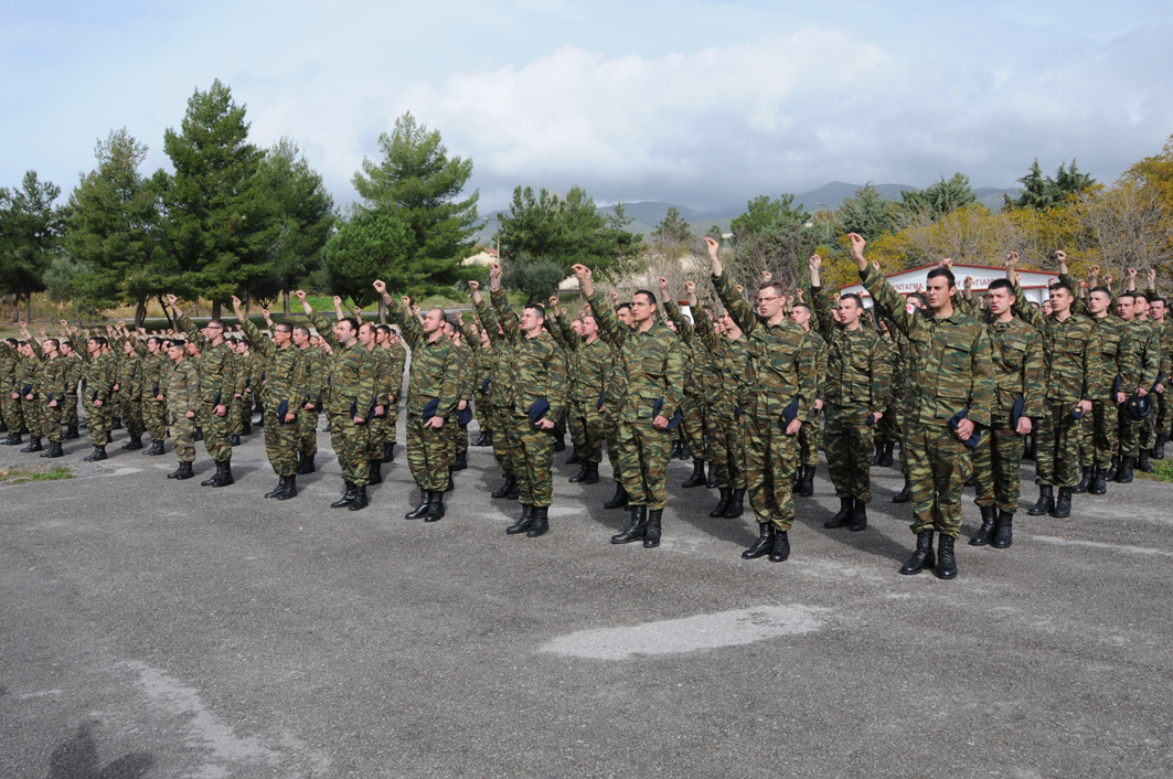 Ορκωμοσία 400 οπλιτών σε βαρύ κλίμα λόγω του χαμού των αξιωματικών του Π.Ν.