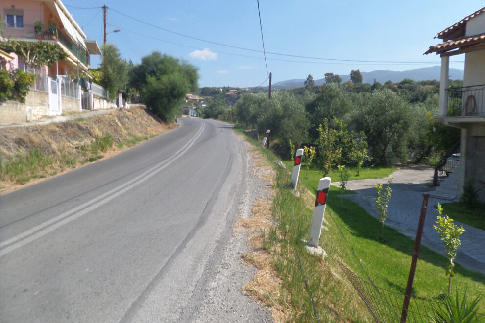 Κινδυνεύουν κάθε ώρα κάτοικοι  και μαθητές στο δρόμο της Σπάρτης (φωτογραφίες)