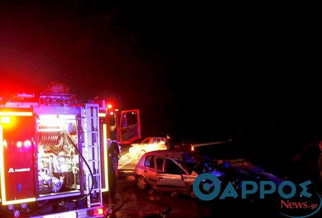 Στις φλόγες αυτοκίνητο μετά από μετωπική σύγκρουση με αγροτικό όχημα στους Γαργαλιάνους (φωτογραφίες)