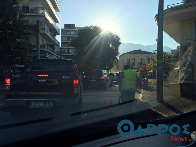 Κυκλοφοριακό «έμφραγμα» στο κέντρο της Καλαμάτας (φωτογραφίες)
