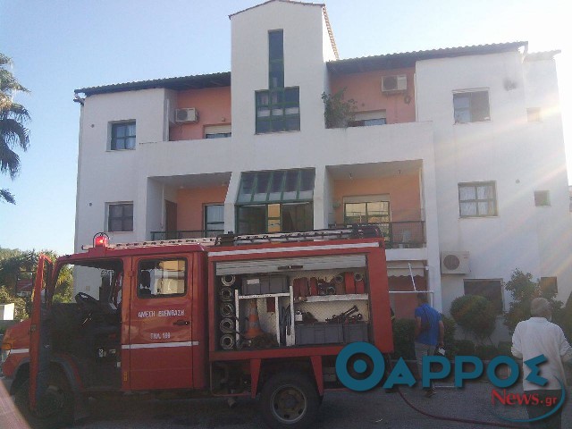 Φωτιά σε διαμέρισμα στην Καλλιπατείρας (φωτογραφίες)