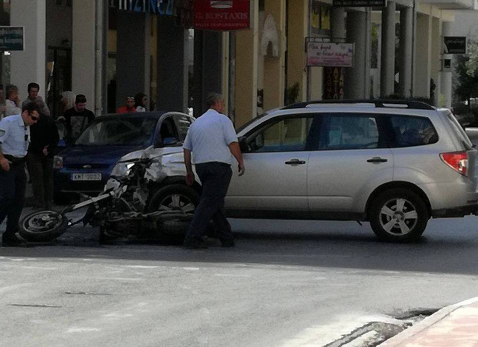 Τροχαίο με τραυματισμό στην οδό Λυκούργου (φωτογραφίες)