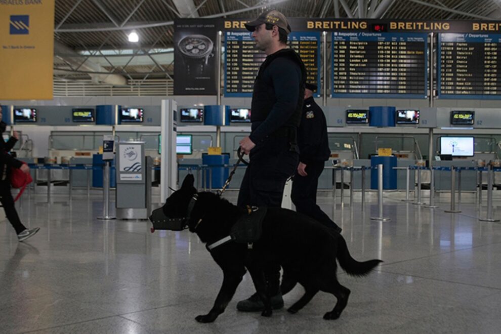 Πιάσανε Ρωσίδα με 2,2 εκατ. ευρώ και 59 χιλ. δολάρια μετρητά!