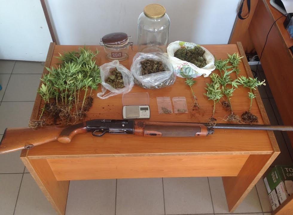 49χρονος και 61χρονος συνελήφθησαν με όπλα και ναρκωτικά (φωτογραφίες)