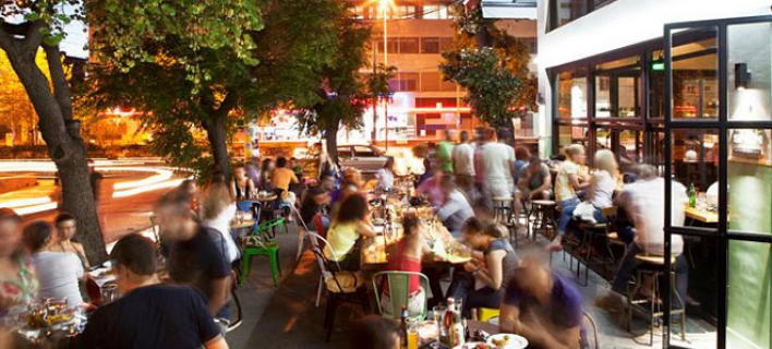 Οι νέοι πλήττονται από το νέο φόρο στον καφέ και τους απασχολεί
