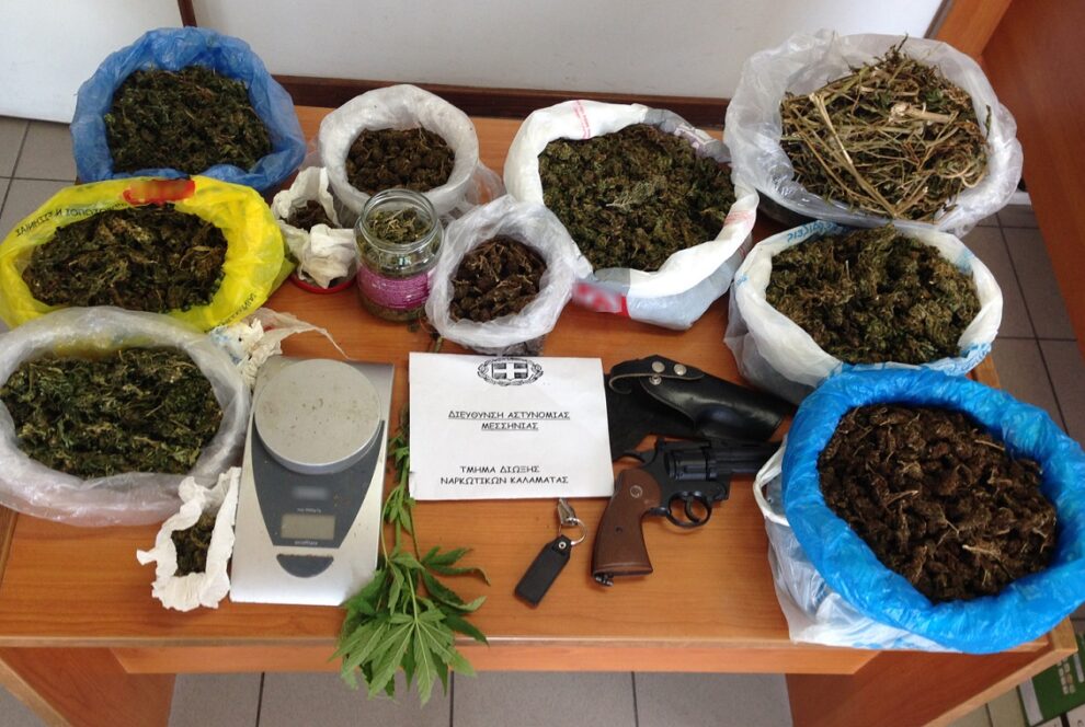 2,5 κιλά χασίς έκρυβαν δύο αδέλφια στο Πεταλίδι (φωτογραφίες)