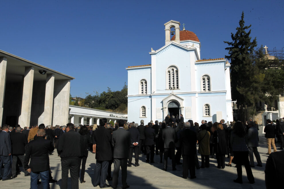 Πλήθος κόσμου για το τελευταίο «αντίο» στον Αλ. Τουρκολιά