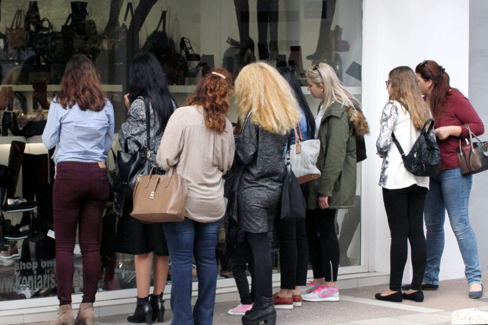 Ζητά αλλαγές στο καθεστώς των ενδιάμεσων εκπτώσεων η ΕΣΕΕ