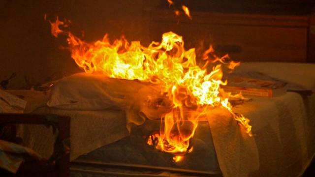Αθώος λόγω ακαταλόγιστου για τον εμπρησμό της μητέρας του!