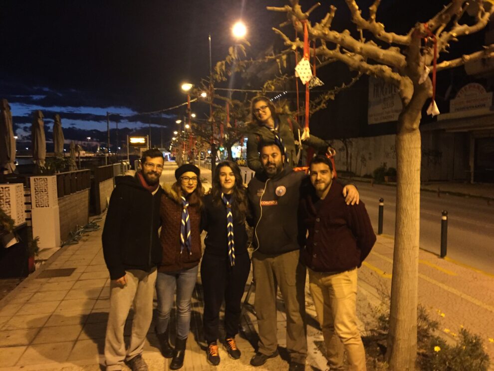 Οι πρόσκοποι στόλισαν τη Ναυαρίνου…