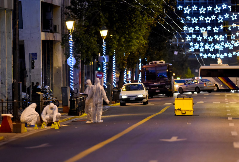 Άφησαν σακίδιο με εκρηκτικό μηχανισμό έξω από το Υπ. Εργασίας!