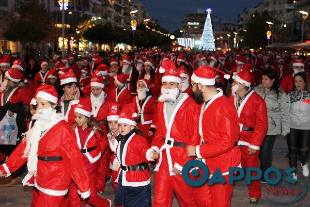 Το κέντρο της Καλαμάτας κατακλύστηκε από Αϊ-Βασίληδες (φωτογραφίες και βίντεο)