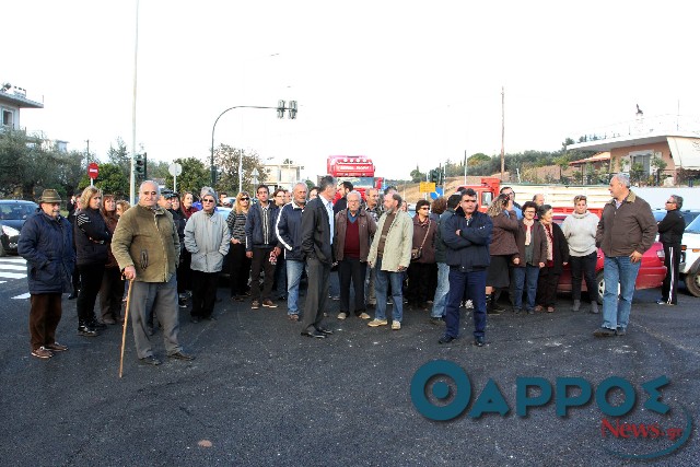 Αγκάθινες οι κορδέλες στον υπό παράδοση περιμετρικό- Συμβολικό κλείσιμο του δρόμου χθες