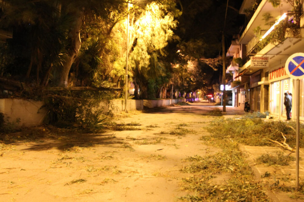 Μικρές ζημιές από τους ισχυρούς ανέμους στην Καλαμάτα