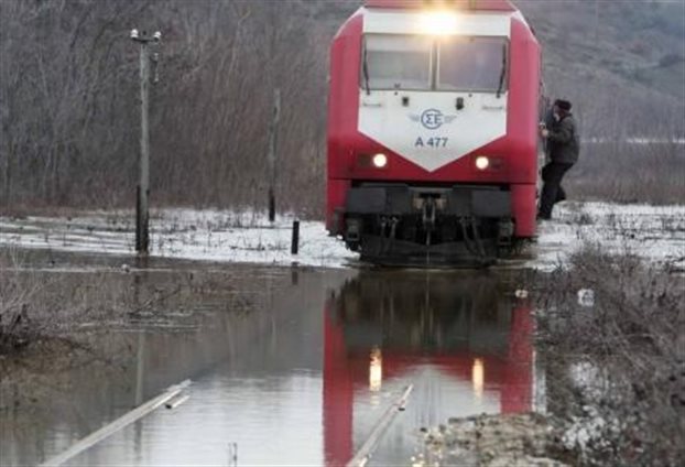 Τρένο με 300 επιβάτες έχει ακινητοποιηθεί στην περιοχή του Δομοκού