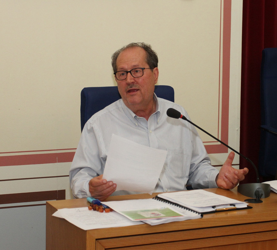 «Ακροβάτης χωρίς δίχτυ προστασίας» ο δήμαρχος Π. Νίκας