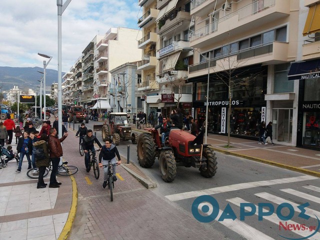 «Εισβολή» τρακτέρ στο κέντρο της  Καλαμάτας! (φωτογραφίες & βίντεο)