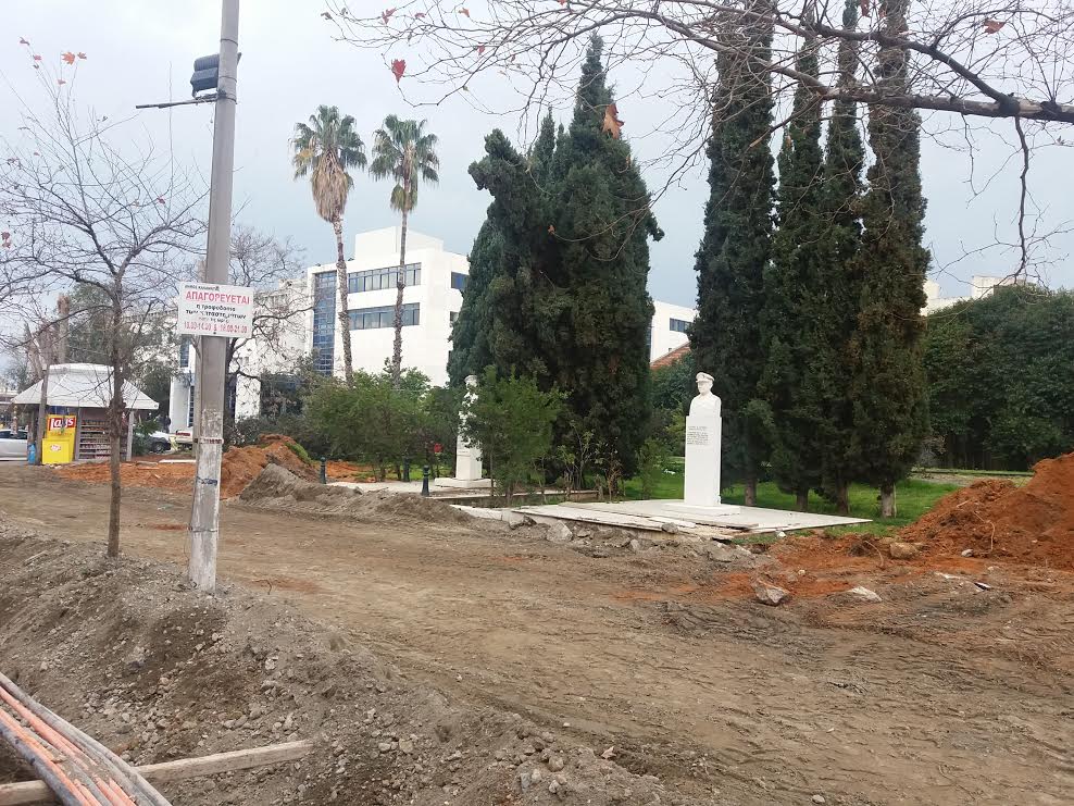 Το παρκάκι μπροστά στην Κεντρική Σκηνή