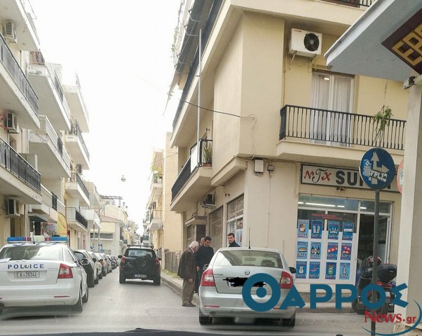 Αυτοκίνητο παραλίγο να μπει σε «σουπερ μάρκετ» στην Καλαμάτα (φωτογραφία)