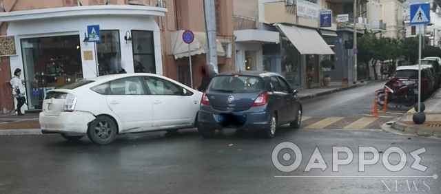 Σύγκρουση οχημάτων στο κέντρο της Καλαμάτας