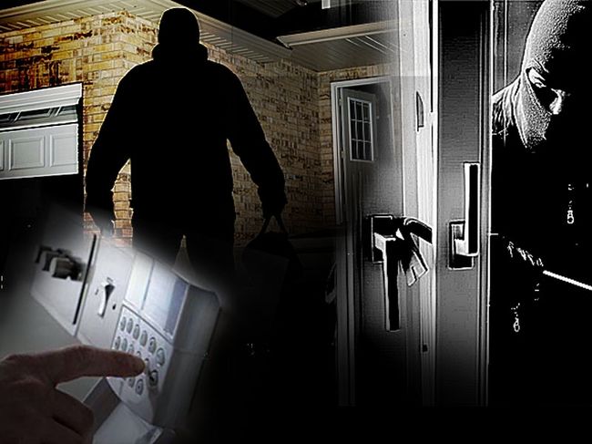 Οι κλέφτες κρατούσαν την πόρτα… για να μην μπει στο σπίτι η ιδιοκτήτρια