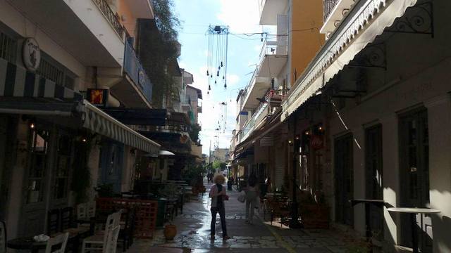 Ακόμα περιμένουν τις πέργκολες…