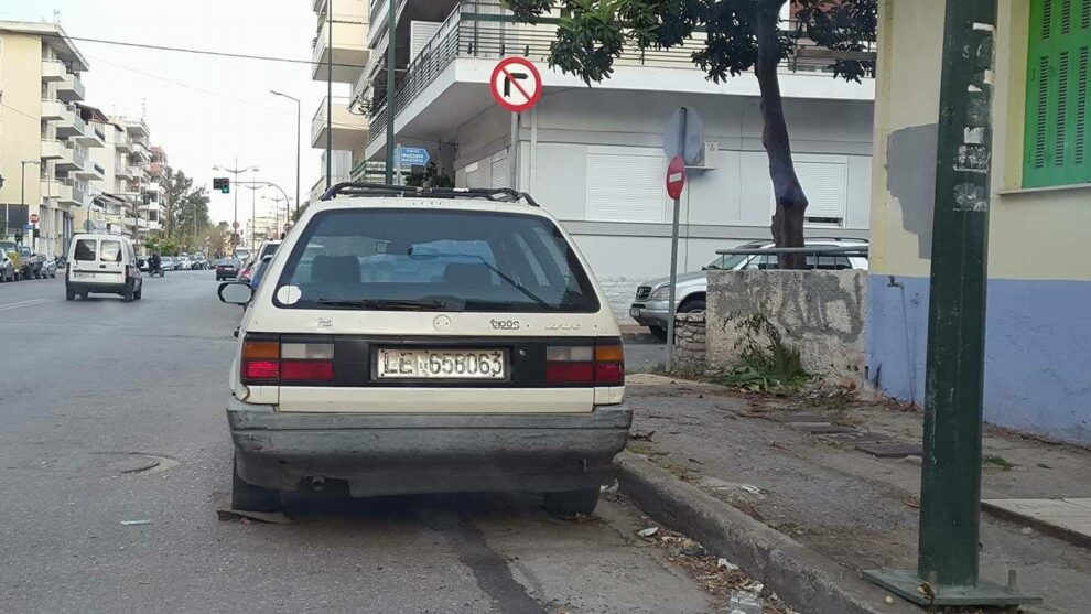 Εστία μόλυνσης εγκαταλελειμμένο αυτοκίνητο στην οδό Κρήτης!